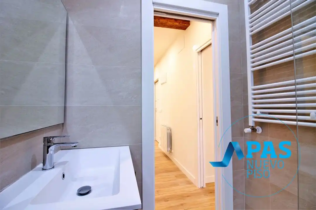 Baño de Piso en venta en Santander con Calefacción, Terraza y Balcón