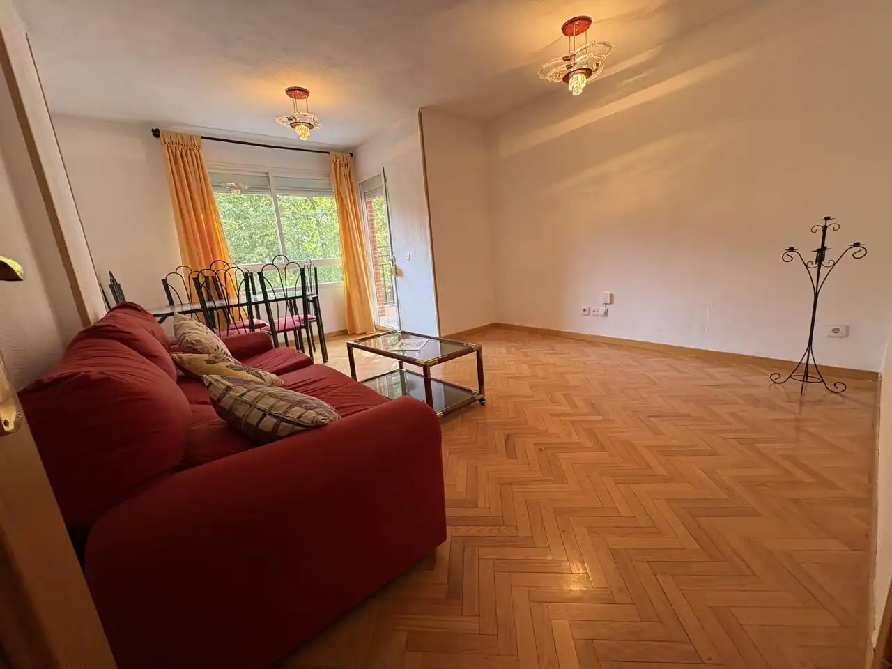 Wohnung zur Miete in Calle Ramón María del Valle Inclán, Espartales
