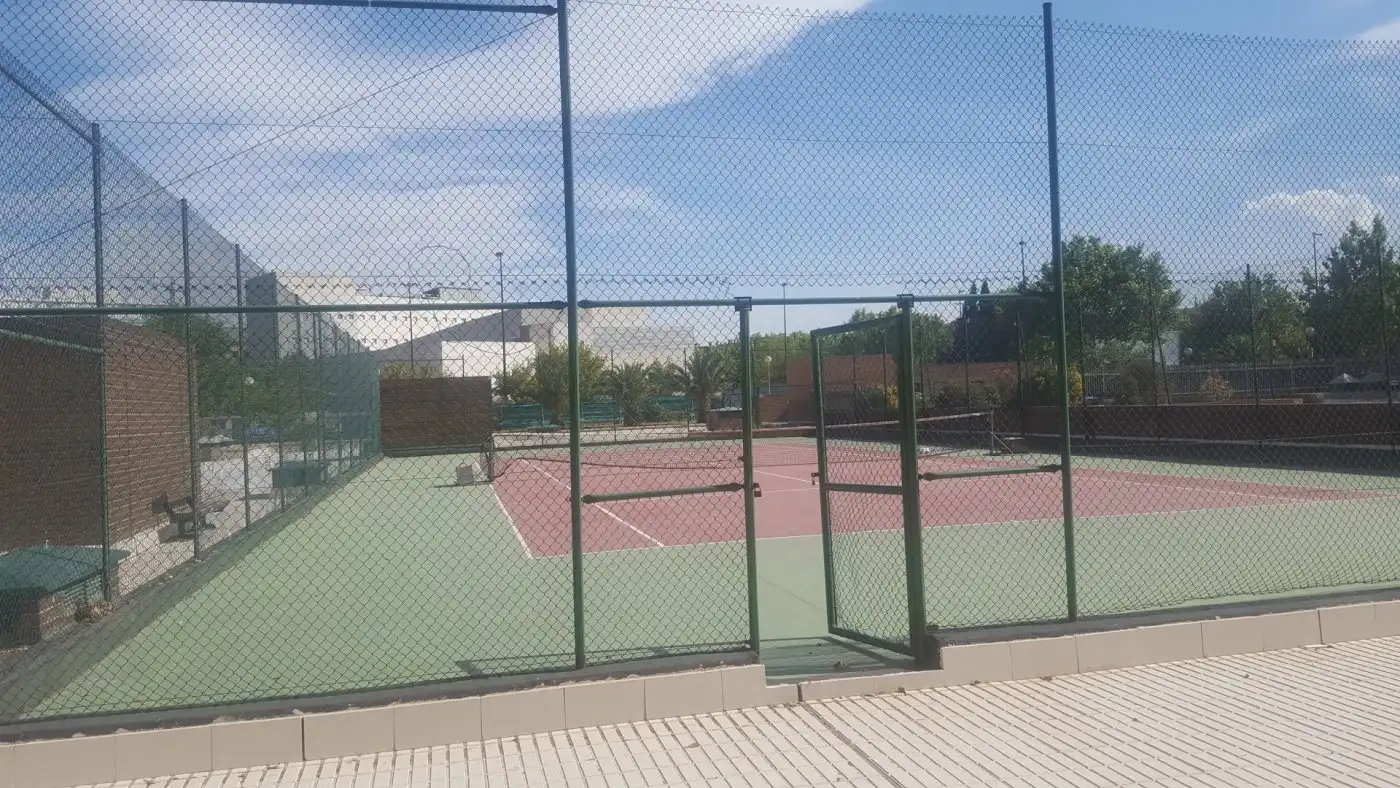 Parkplatz von Wohnung zur Miete in Zaragoza mit Klimaanlage, Heizung und Privatgarten