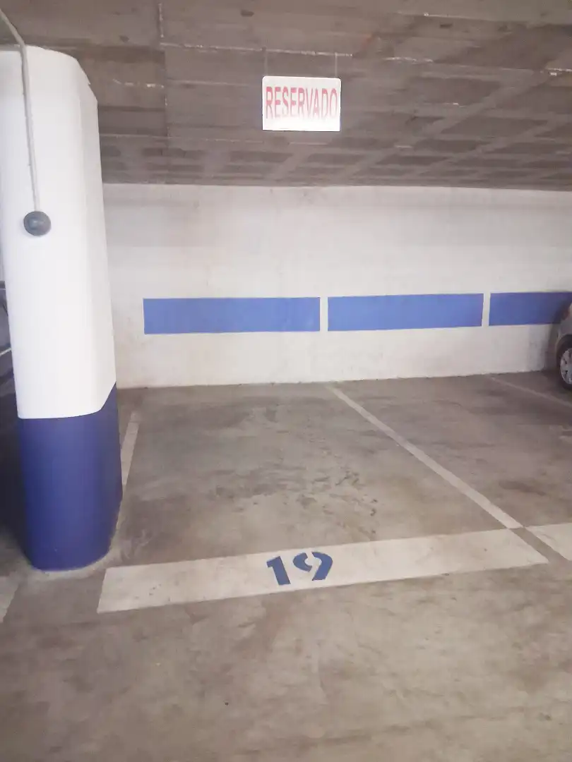 Einzelparkplatz mit Aufzug zur Miete in Camino de Ronda 101