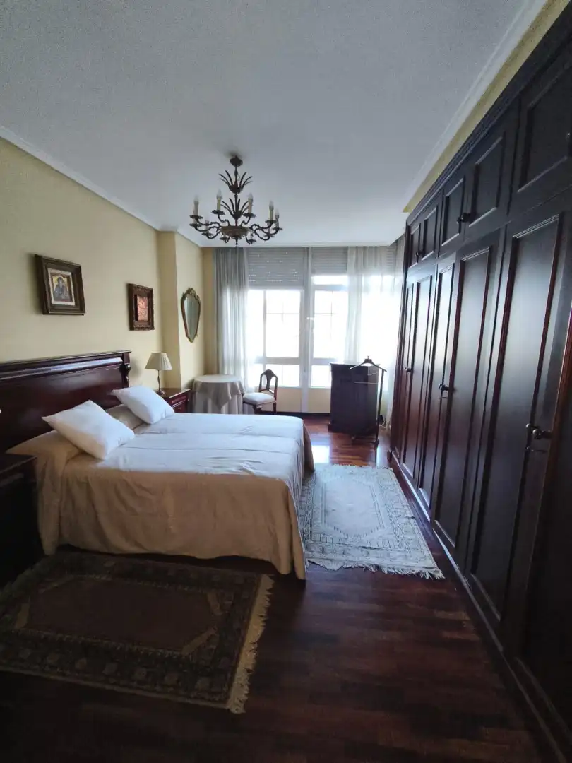 Schlafzimmer von Wohnung zum Verkauf in Ourense Capital  mit Heizung, Parkett und Ofen