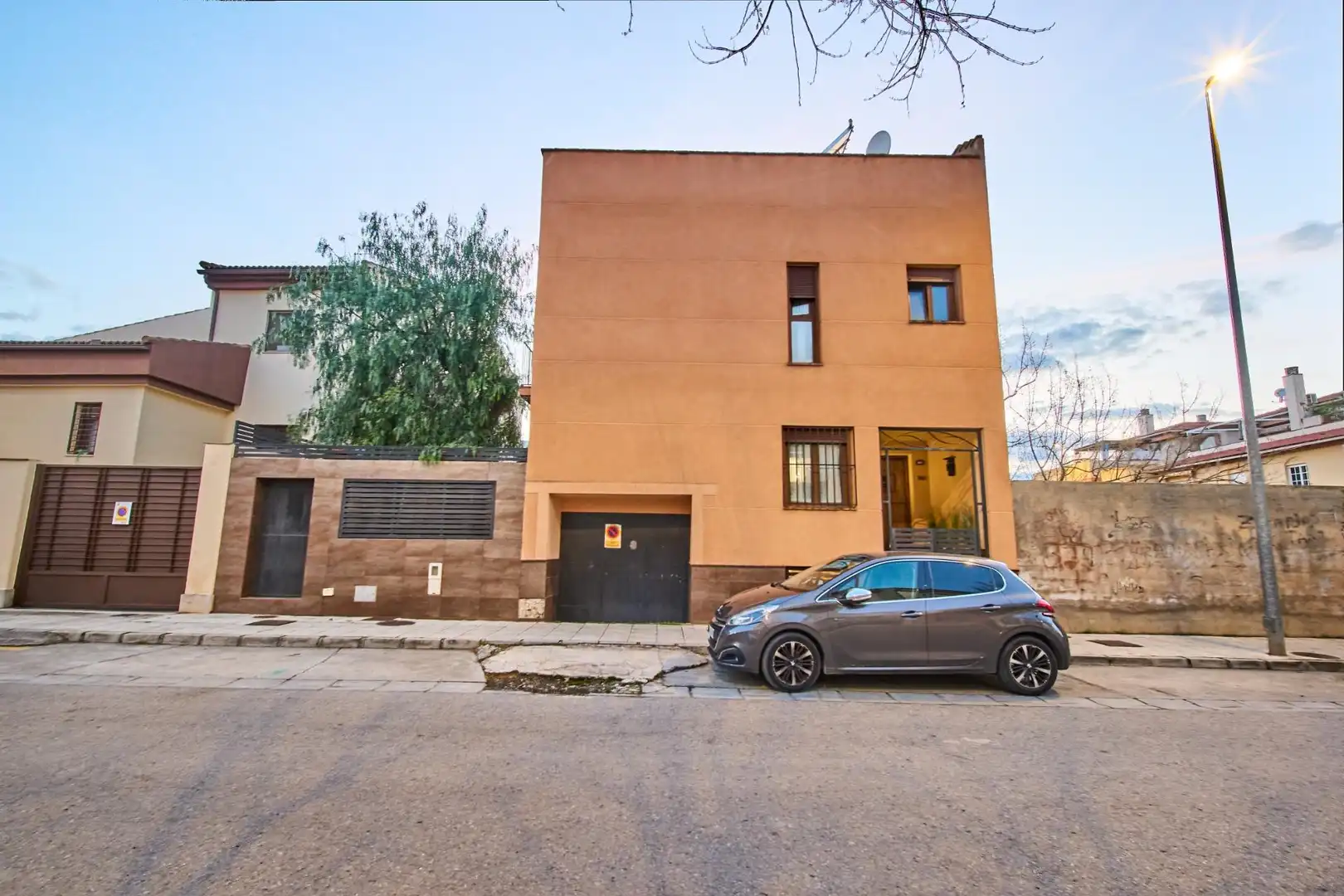 Vista exterior de Casa o chalet en venta en Santa Fe con Aire acondicionado, Calefacción y Piscina