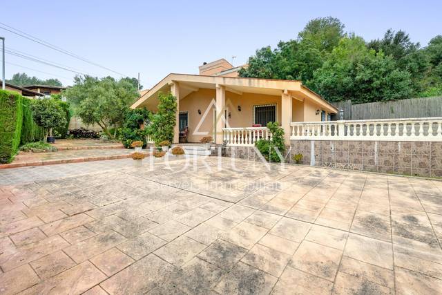 Casa-chalet en Venta en Carrer Carrer Rutxel·les en Riudecanyes