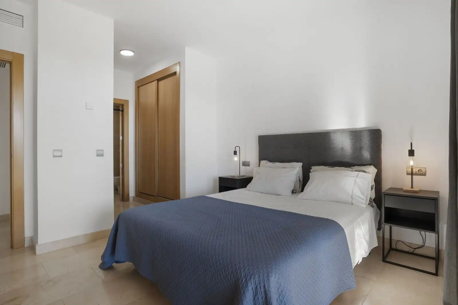 Bedroom of Apartments for sale in Benahavís  with Air Conditioner, Terrace and Storage room