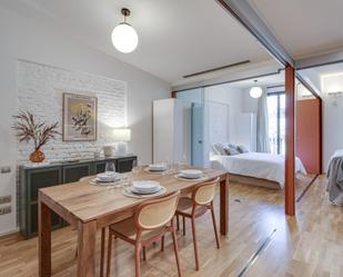 Dormitori de Apartament de lloguer en  Barcelona Capital amb Aire condicionat, Terrassa i Balcó