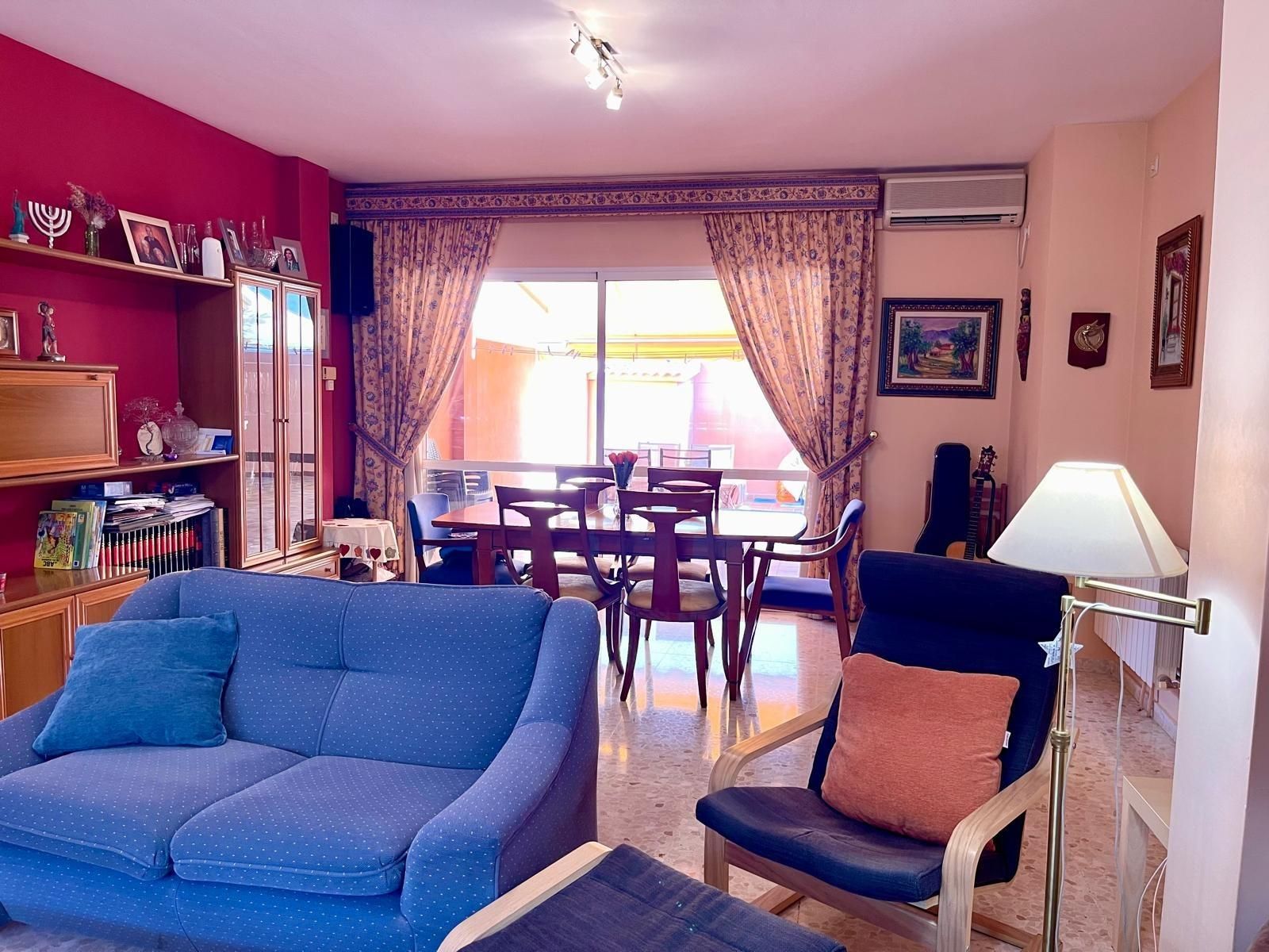 Sala d'estar de Casa o xalet en venda en Antequera amb Aire condicionat i Traster