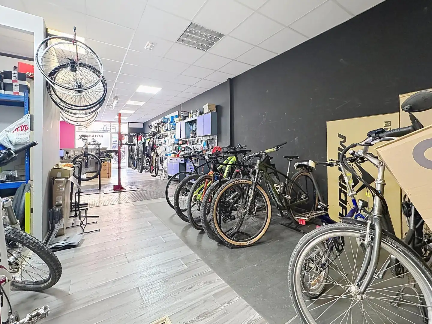 Commercial properties for rent in Paterna
