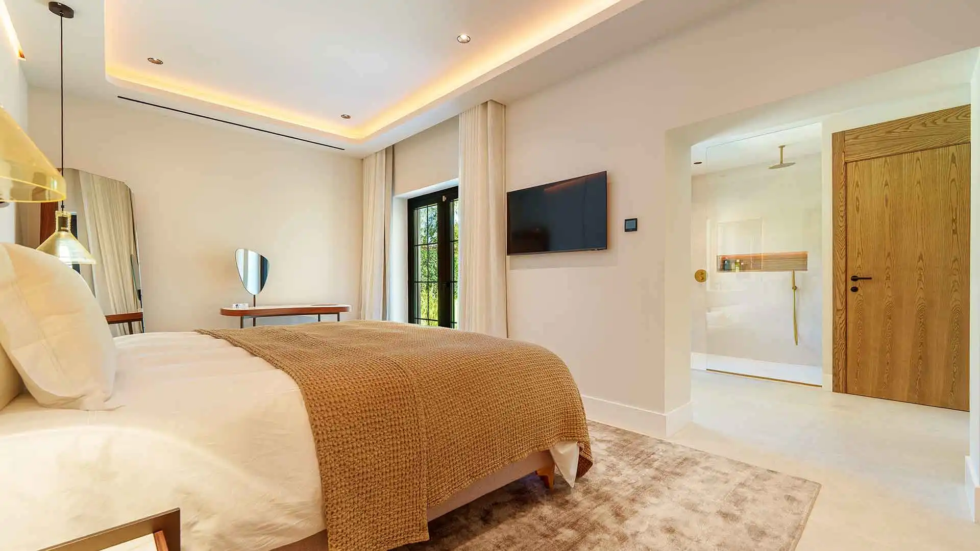 Dormitori de Casa o xalet en venda en Marbella amb Aire condicionat, Jardí privat i Terrassa