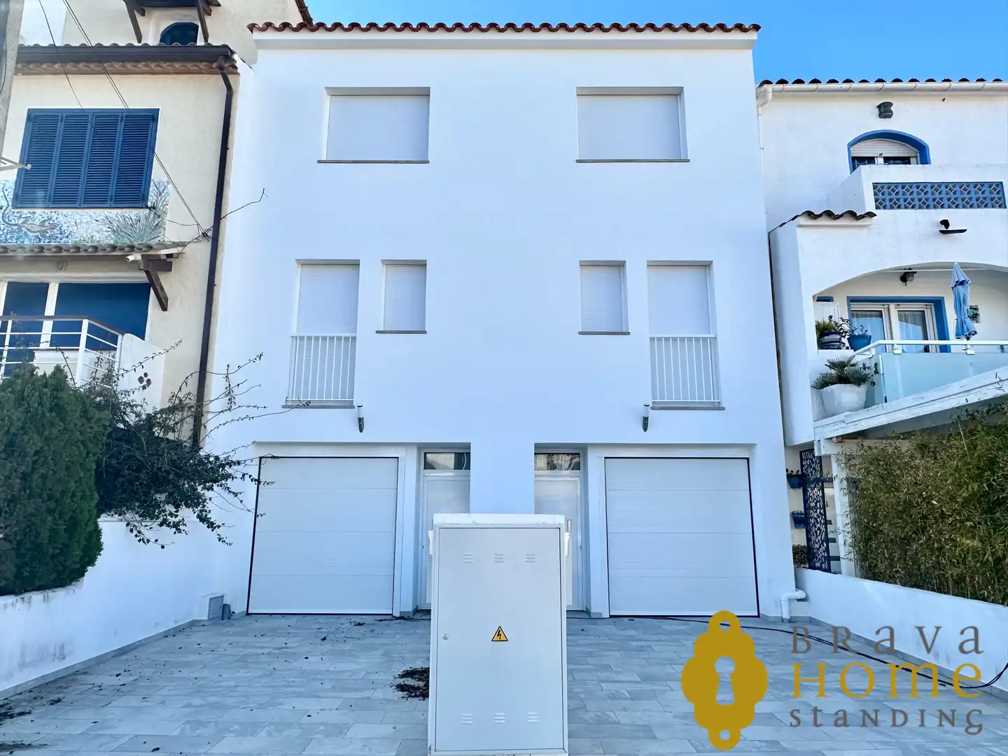 Vista exterior de Casa adosada en venda en Empuriabrava amb Aire condicionat, Calefacció i Terrassa
