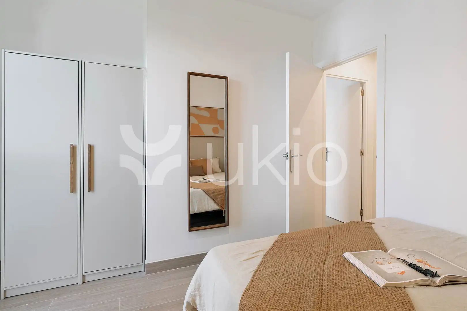 Dormitori de Apartament de lloguer en Barcelona amb Aire condicionat, Calefacció i Moblat