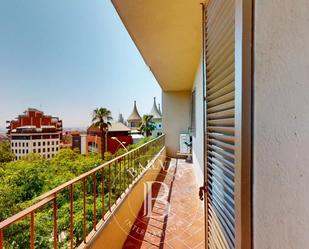 Exterior view of Flat for sale in  Barcelona Capital  with Air Conditioner, Heating and Balcony