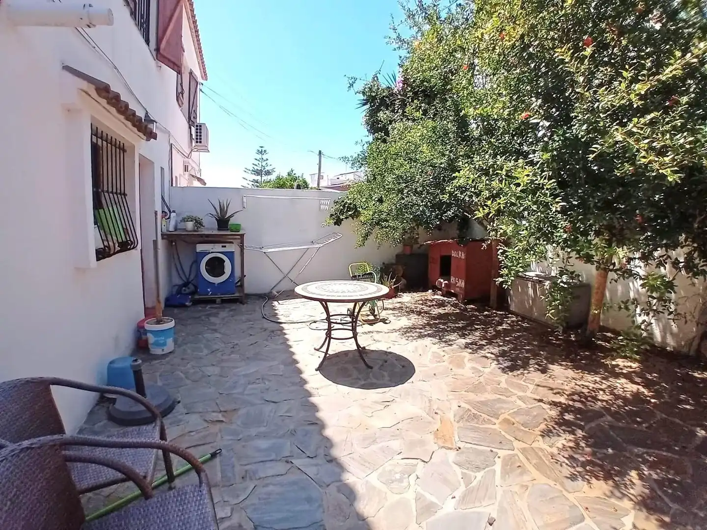 Terrasse von Einfamilien-Reihenhaus zum Verkauf in Calafell mit Privatgarten, Terrasse und Abstellraum