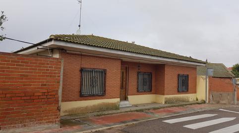 Foto 2 de Casa o xalet en venda a Calle Ronda Iglesia, 10, Nueva Villa de las Torres, Valladolid