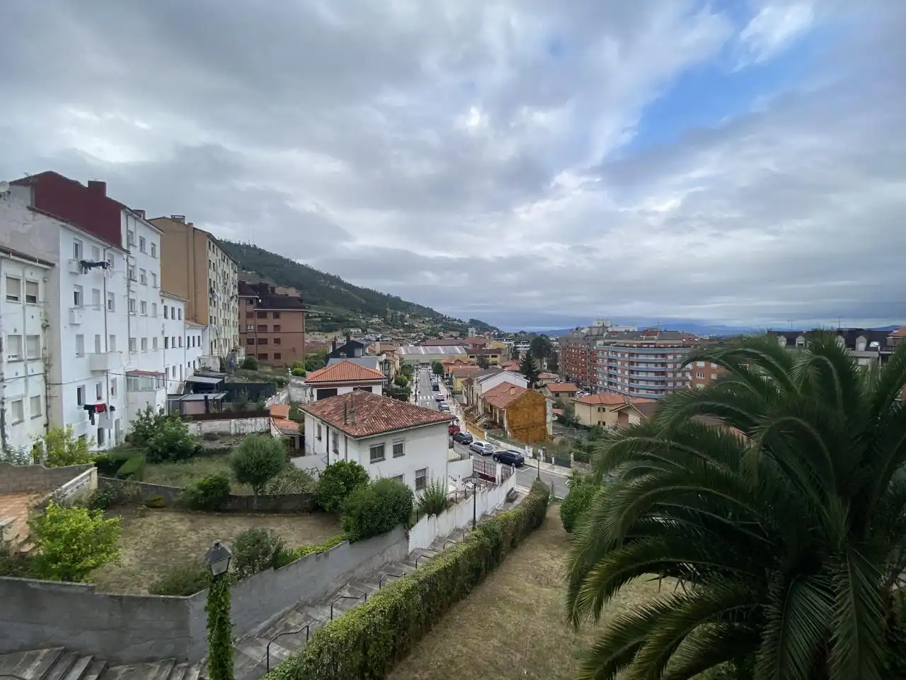 Vista exterior de Piso en venta en Oviedo  con Trastero