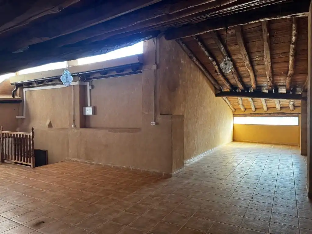 Casa adosada en venta en Valderrobres con Calefacción, Horno y Lavadora