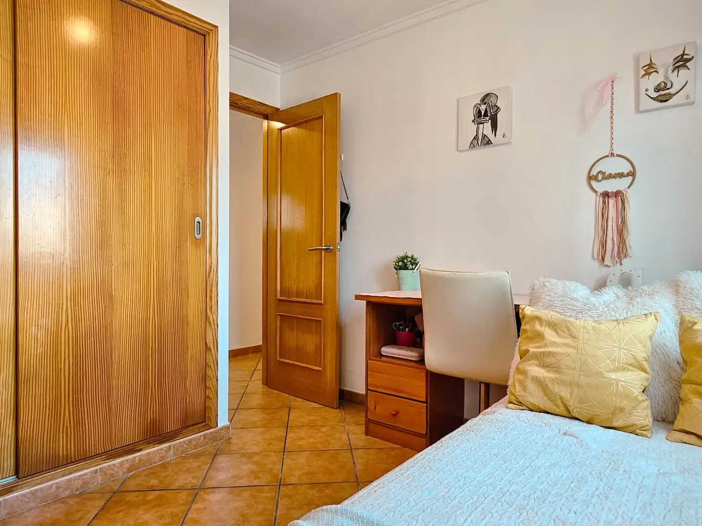 Dormitori de Casa o xalet en venda en Oliva amb Aire condicionat, Calefacció i Jardí privat