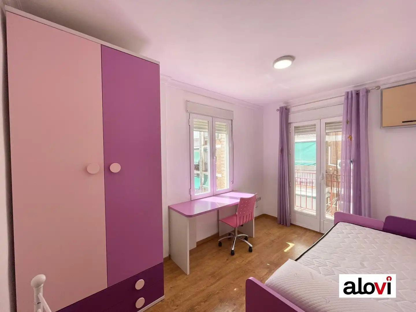 Schlafzimmer von Wohnung zur untervermieten in Granada mit Möbliert und Balkon
