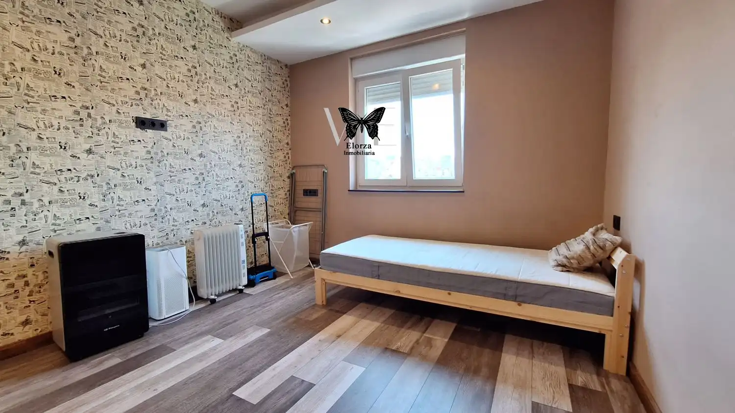 Habitación de Piso de alquiler en Oviedo  con Amueblado y Balcón