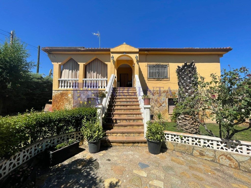 Exterior view of Country house for sale in Casar de Cáceres  with Air Conditioner, Swimming Pool and Oven
