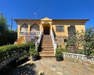 Vista exterior de Finca rústica en venda en Casar de Cáceres amb Aire condicionat i Piscina