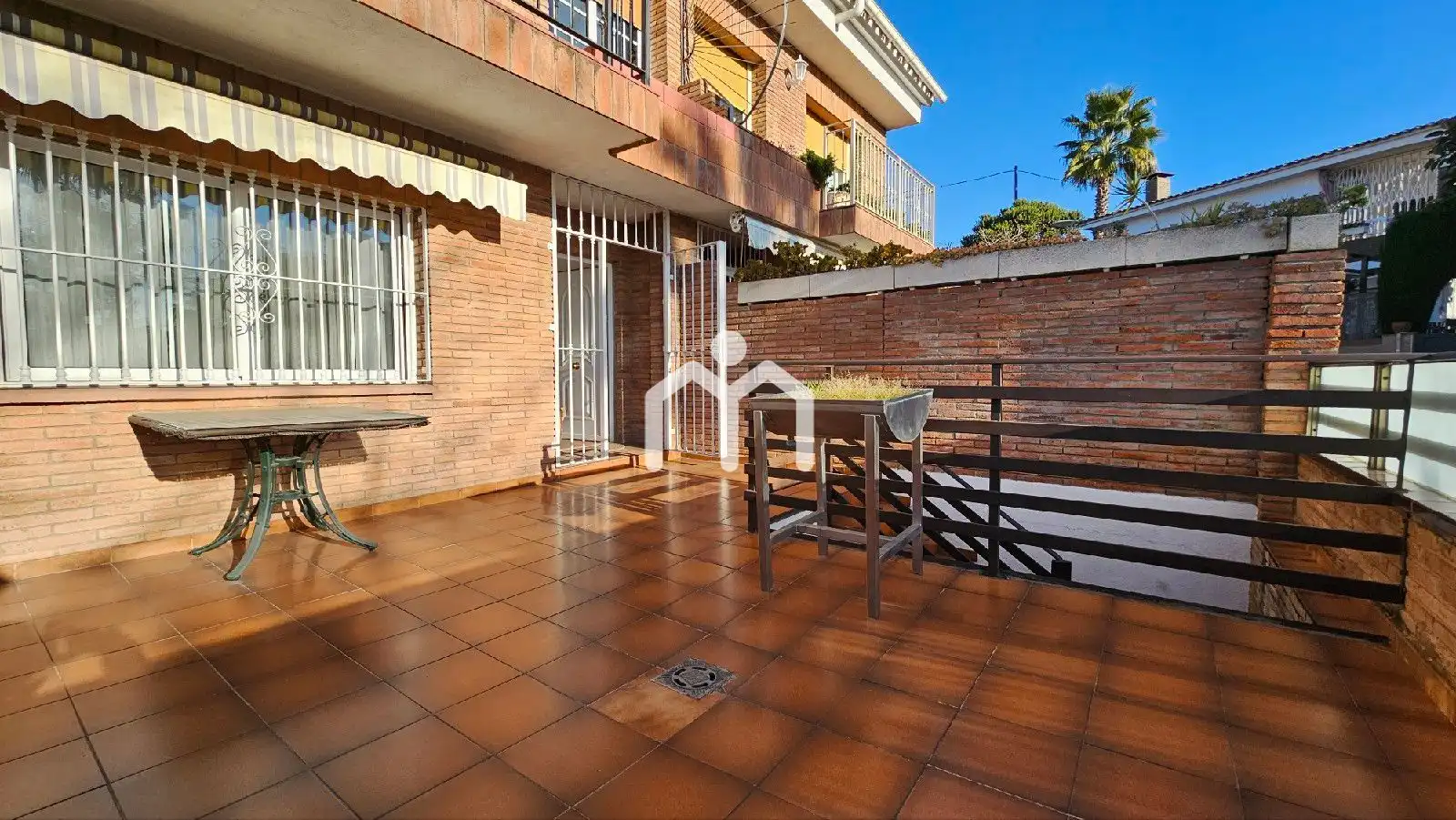 Vista exterior de Casa adosada en venda en Premià de Dalt amb Calefacció, Terrassa i Traster