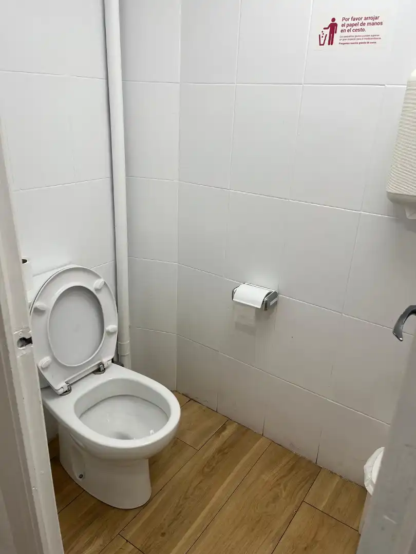 Baño de Local en traspaso en Tarragona con Aire acondicionado, Calefacción y Terraza