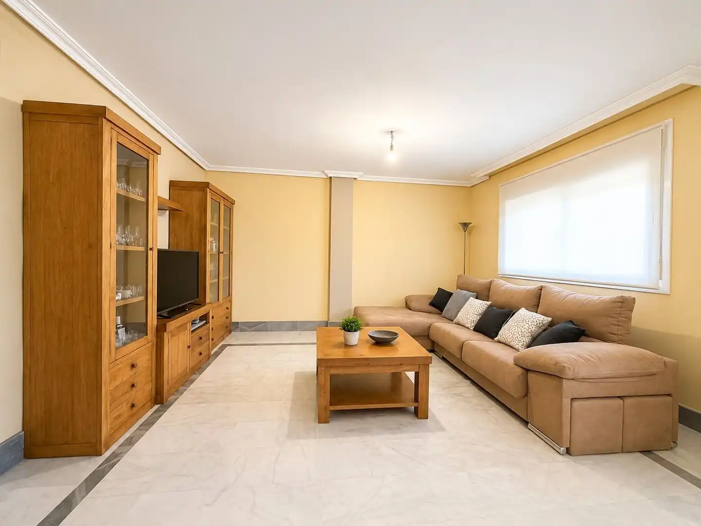 Sala d'estar de Casa adosada en venda en Humanes de Madrid amb Calefacció, Jardí privat i Terrassa