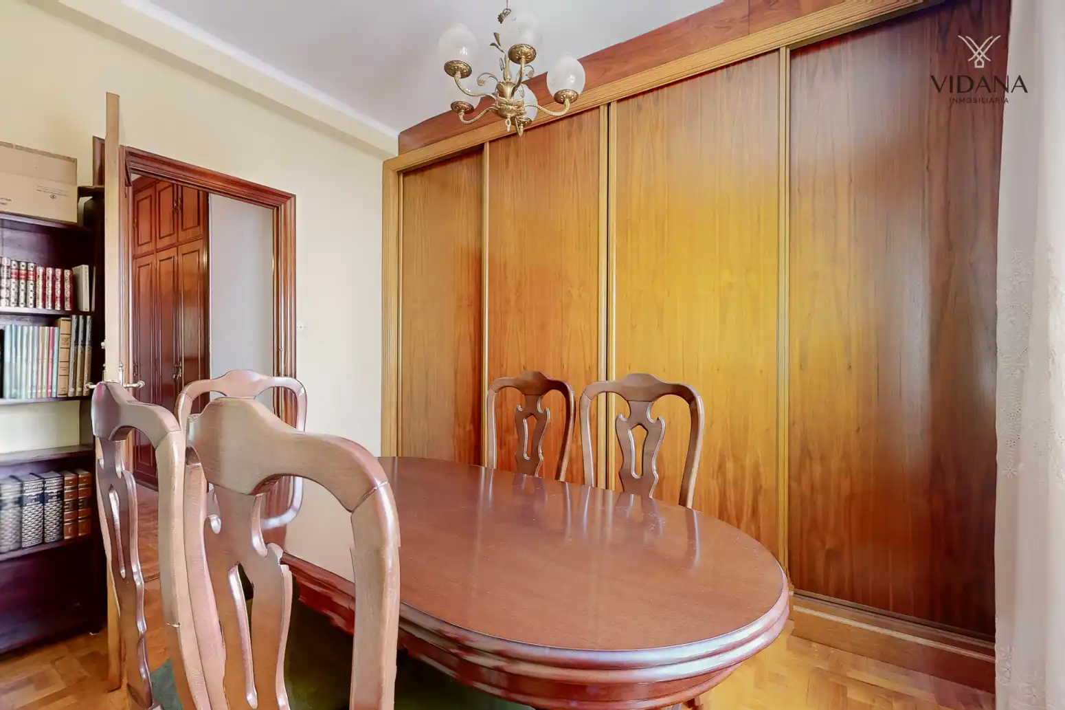 Comedor de Piso en venta en  Pamplona / Iruña con Calefacción, Parquet y Terraza