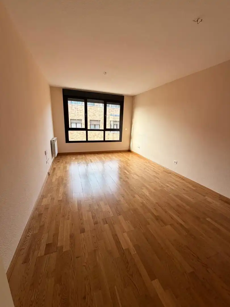 Sala de estar de Piso en venta en Valdemoro con Calefacción, Trastero y Piscina comunitaria