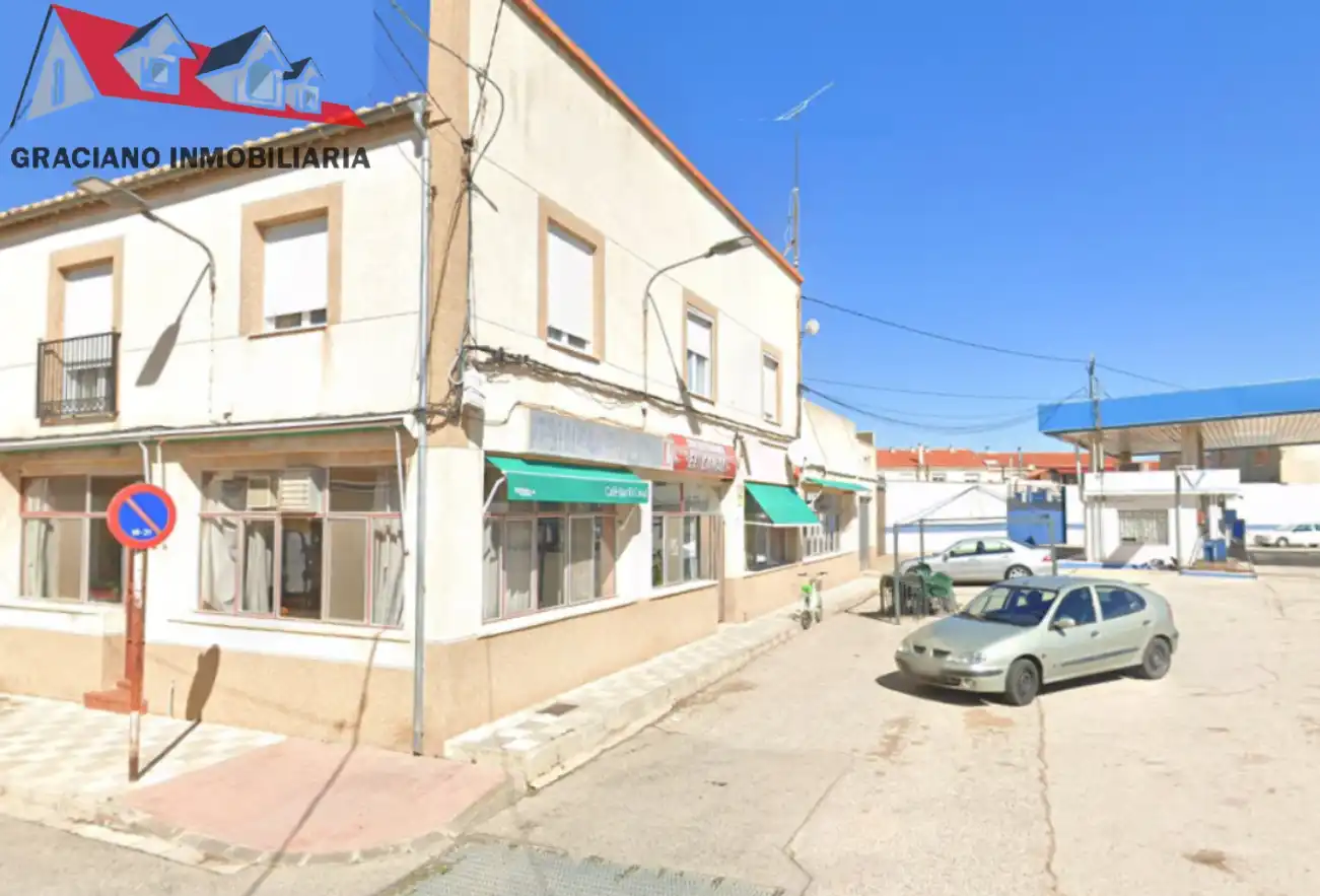 Vista exterior de Edifici en venda en Albacete