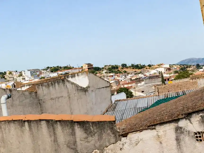 Vista exterior de Casa adosada en venta en Huelma, Jaén