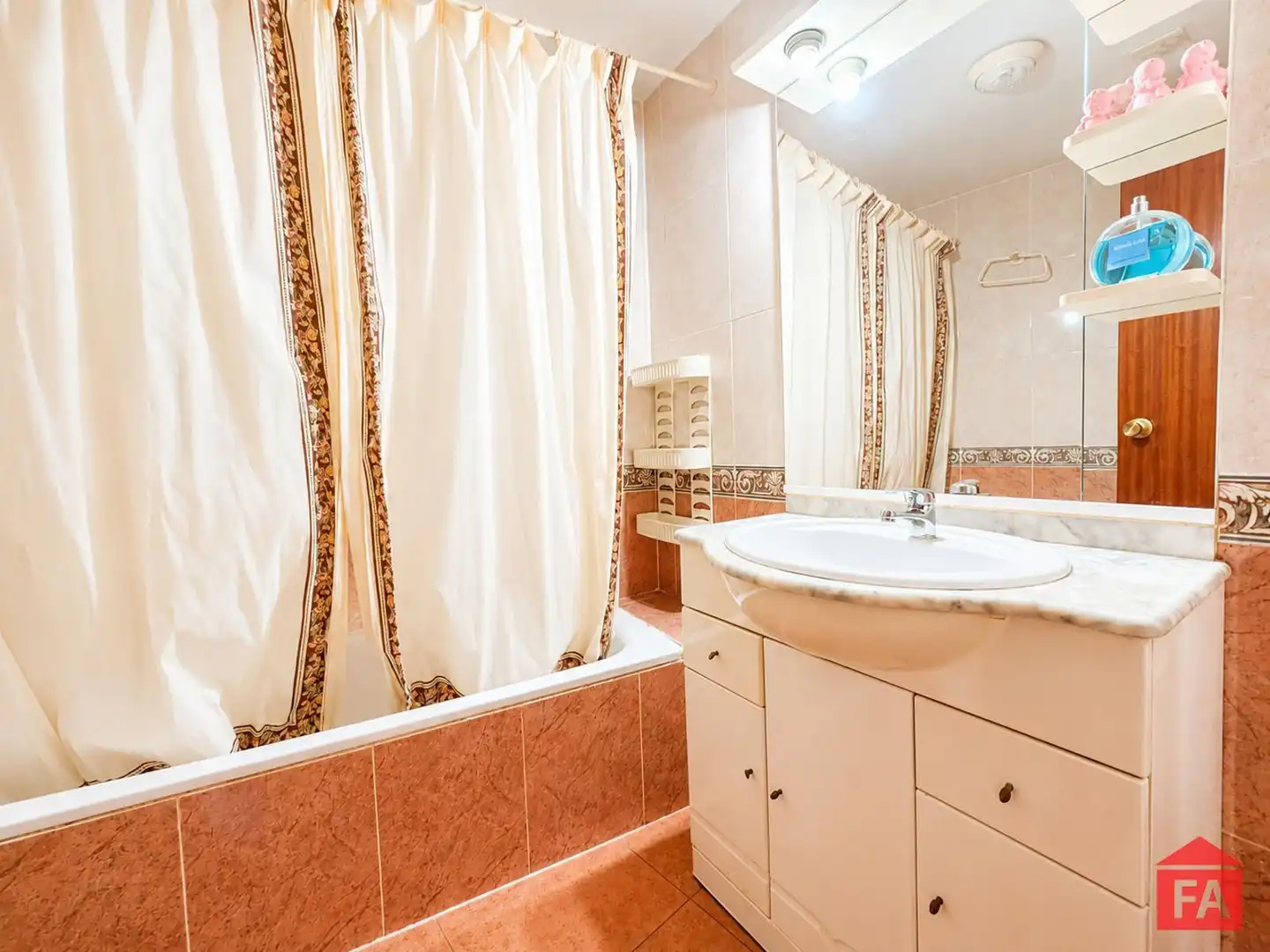 Badezimmer von Wohnung zum Verkauf in El Vendrell mit Klimaanlage, Heizung und Terrasse