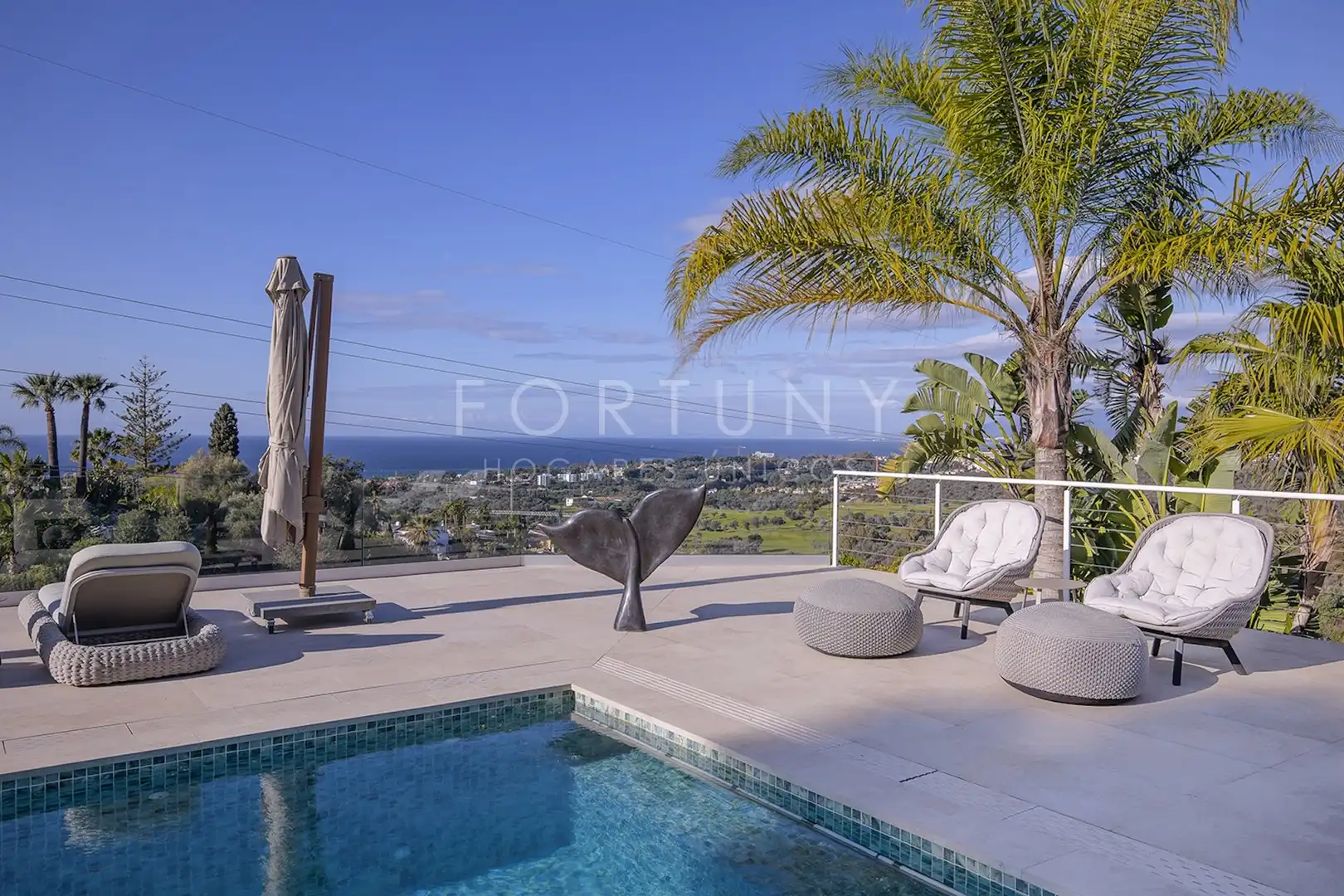 Vista exterior de Casa o chalet en venta en Marbella con Aire acondicionado, Calefacción y Jardín privado