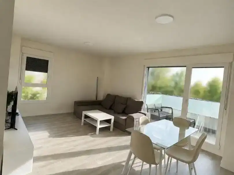 Wohnzimmer von Wohnung zur Miete in Dos Hermanas mit Klimaanlage, Terrasse und Balkon