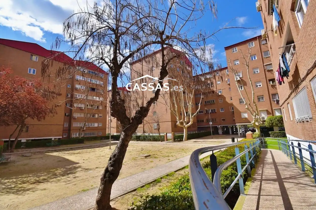 Exterior view of Flat for sale in Torrejón de Ardoz  with Parquet flooring, Terrace and Community pool