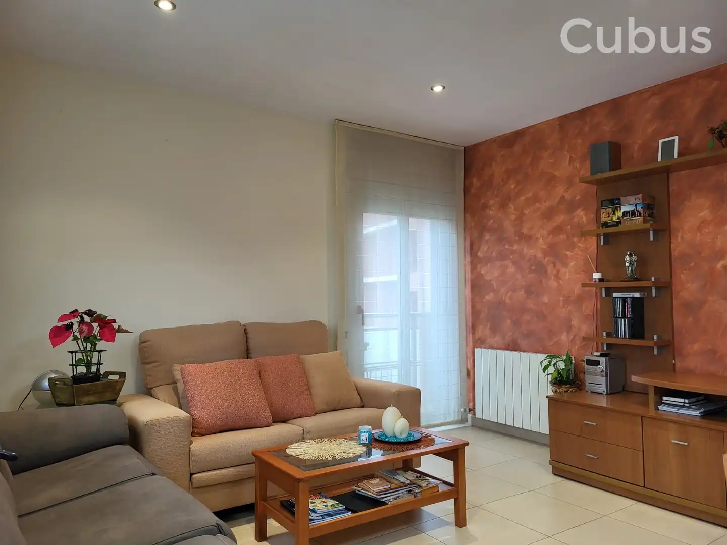 Living room of Flat for sale in Olot  with Air Conditioner, Heating and Balcony