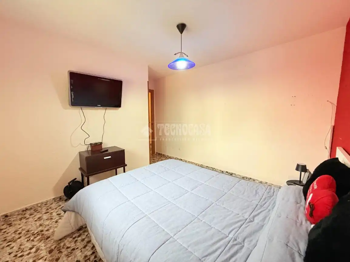 Schlafzimmer von Haus oder Chalet zum Verkauf in Cedillo del Condado mit Klimaanlage, Heizung und Privatgarten