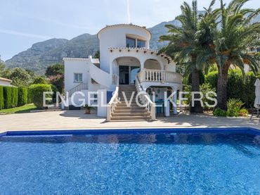 Casa con jardín en venta en El Montgó