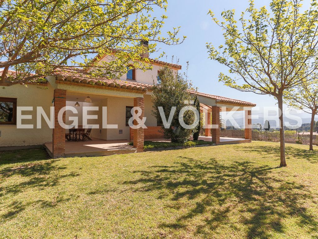Vista exterior de Casa o xalet en venda en Ontinyent amb Aire condicionat, Calefacció i Jardí privat