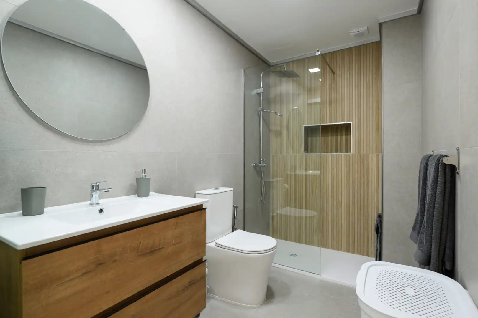 Baño de Apartamento de alquiler en San Bartolomé de Tirajana con Aire acondicionado, Amueblado y Lavadora