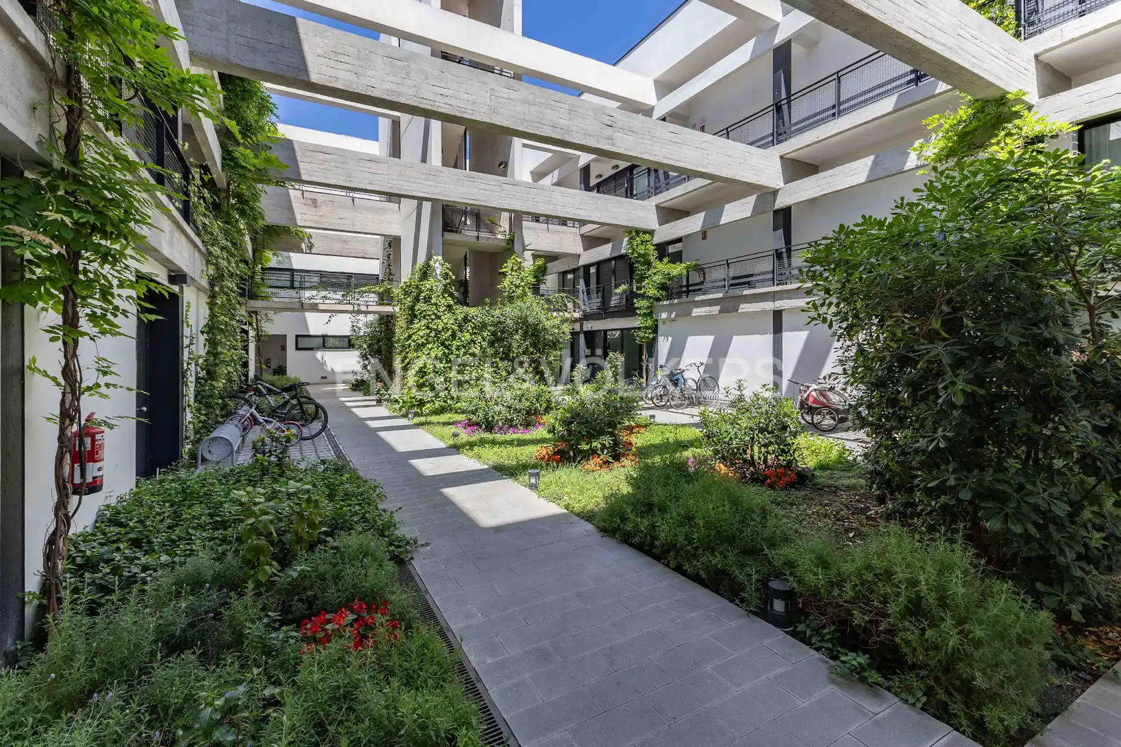 Vista exterior de Ático en venta en Barcelona con Calefacción