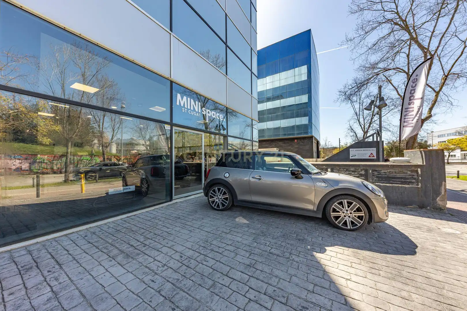 Vista exterior de Local en venta en Sant Cugat del Vallès