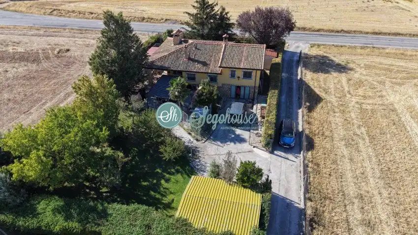 Detached house with garden for sale in Valverde del Majano