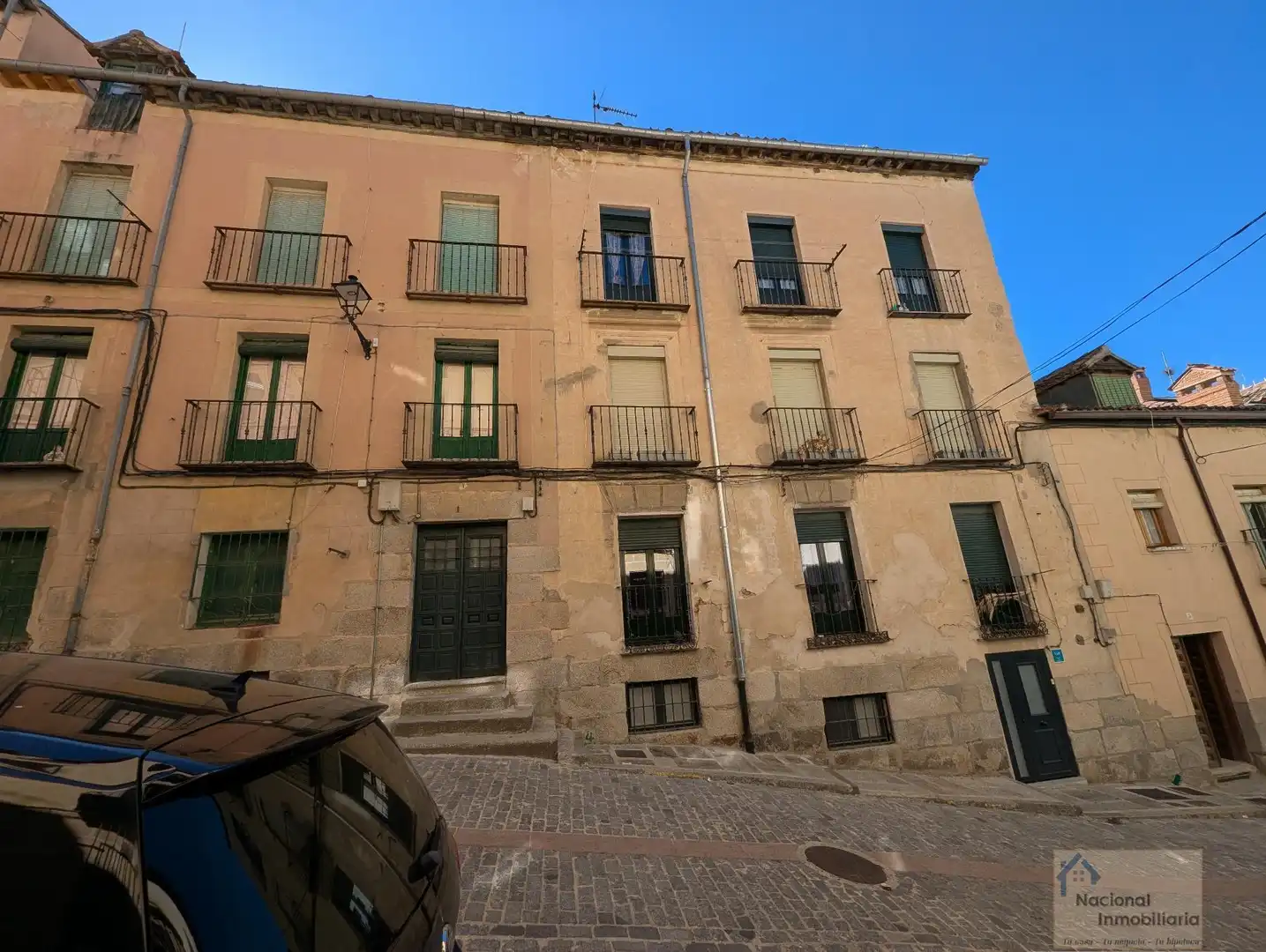 Vista exterior de Piso en venta en Segovia con Calefacción y Alarma