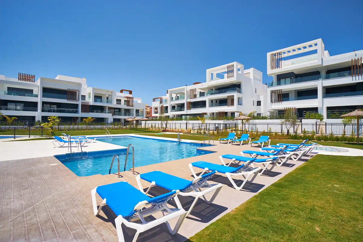 Piscina de Planta baixa en venda en Estepona amb Aire condicionat, Jardí privat i Terrassa