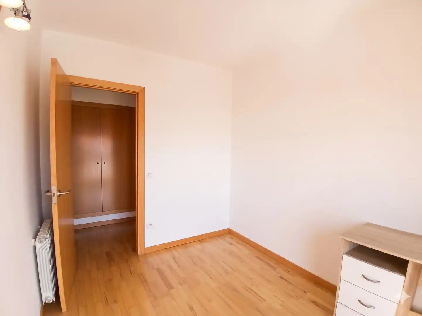 Schlafzimmer von Wohnung zum Verkauf in Girona mit Klimaanlage, Heizung und Balkon