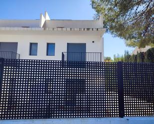 Vista exterior de Casa adosada en venda en L'Alcora amb Terrassa, Traster i Balcó