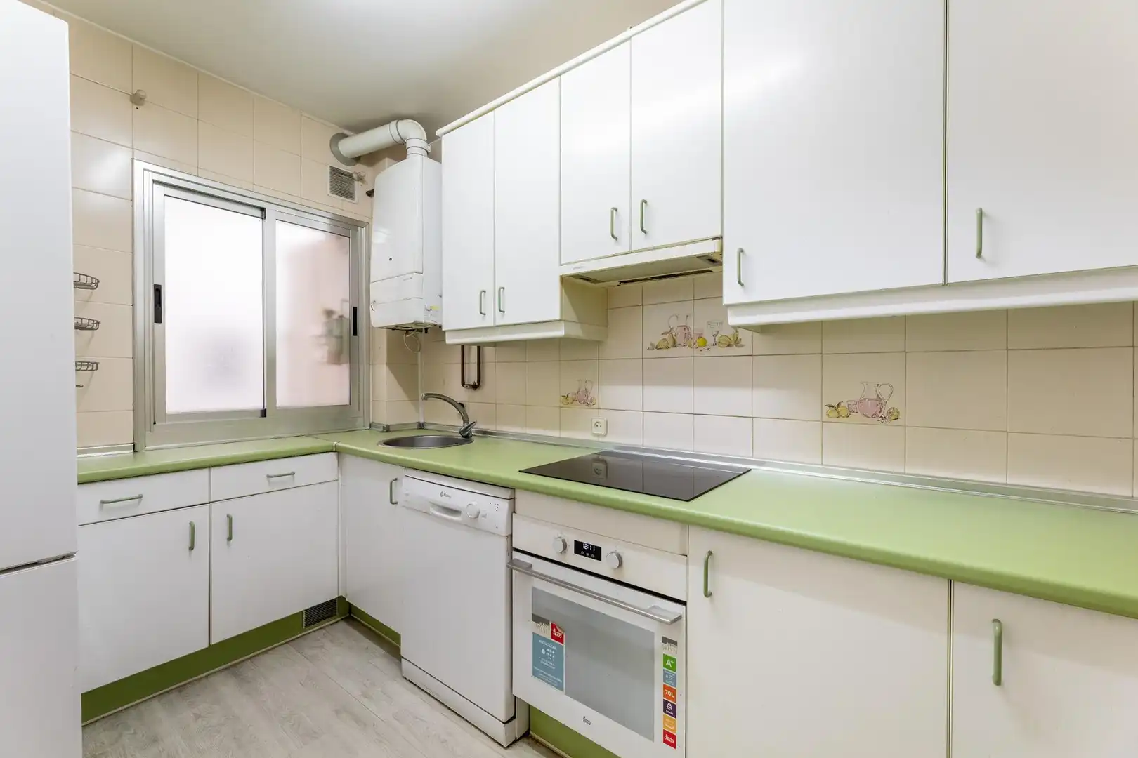 Cocina de Piso en venta en Madrid con Calefacción, Parquet y Balcón