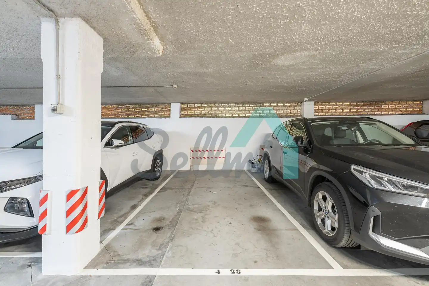 Parking of Flat for rent in Oviedo   with Heating, Parquet flooring and Furnished