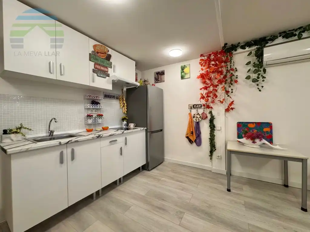 Cocina de Piso en venta en Barcelona con Aire acondicionado